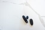 We-Vibe - Moxie+ Clitoris Panty Vibrator Remote & App - Zwart - Afbeelding 3